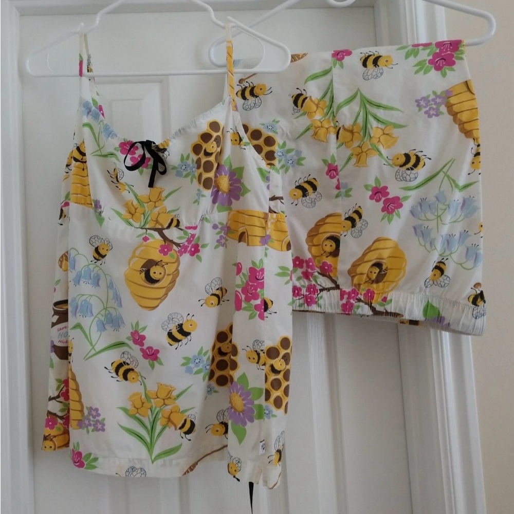 Nick & Nora Save the Bees Pajamas - Picture 3 of 7